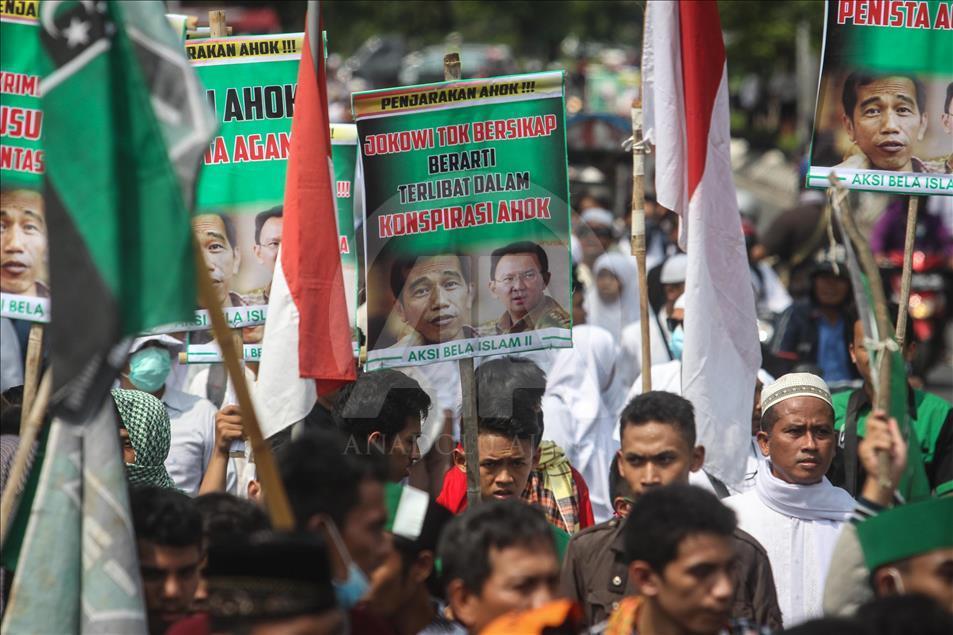 Thousands people from various Islamic organizations doing long march and demonstration in Semarang, Indonesia, on November 04, 2016 to show their disapproval for Governor Basuki Tjahaja Purnama, better known by his nickname 'Ahok', after the governors con