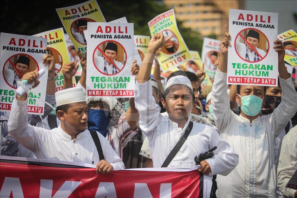 Thousands people from various Islamic organizations doing long march and demonstration in Semarang, Indonesia, on November 04, 2016 to show their disapproval for Governor Basuki Tjahaja Purnama, better known by his nickname 'Ahok', after the governors con