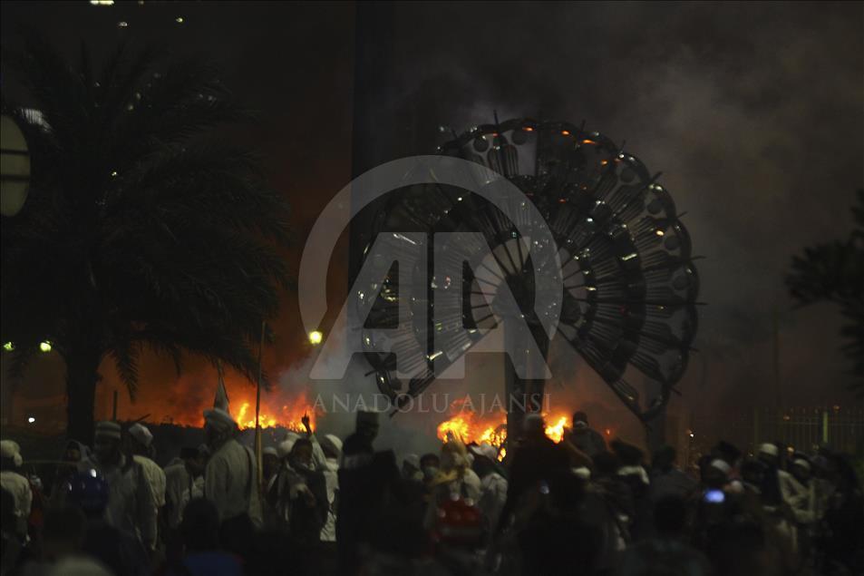 Clash during Blaspemy Protest in Indonesia