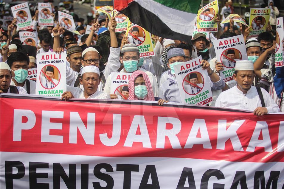 Thousands people from various Islamic organizations doing long march and demonstration in Semarang, Indonesia, on November 04, 2016 to show their disapproval for Governor Basuki Tjahaja Purnama, better known by his nickname 'Ahok', after the governors con