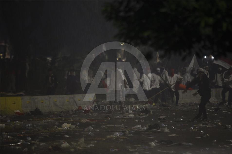 Clash during Blaspemy Protest in Indonesia