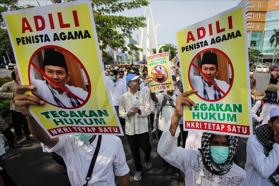 Thousands people from various Islamic organizations doing long march and demonstration in Semarang, Indonesia, on November 04, 2016 to show their disapproval for Governor Basuki Tjahaja Purnama, better known by his nickname 'Ahok', after the governors con