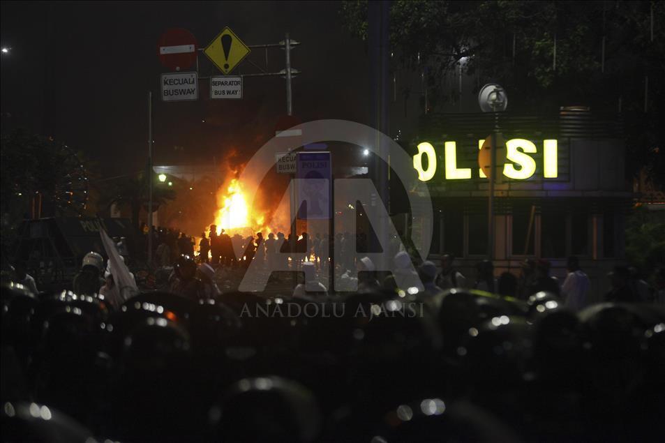 Clash during Blaspemy Protest in Indonesia