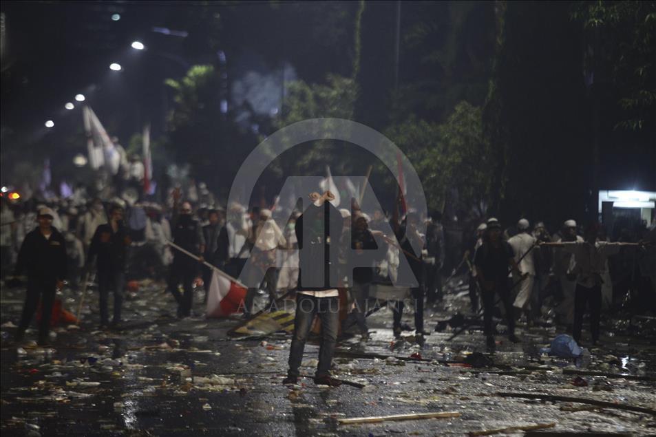 Clash during Blaspemy Protest in Indonesia