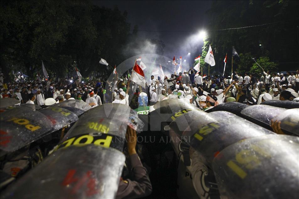 Clash during Blaspemy Protest in Indonesia