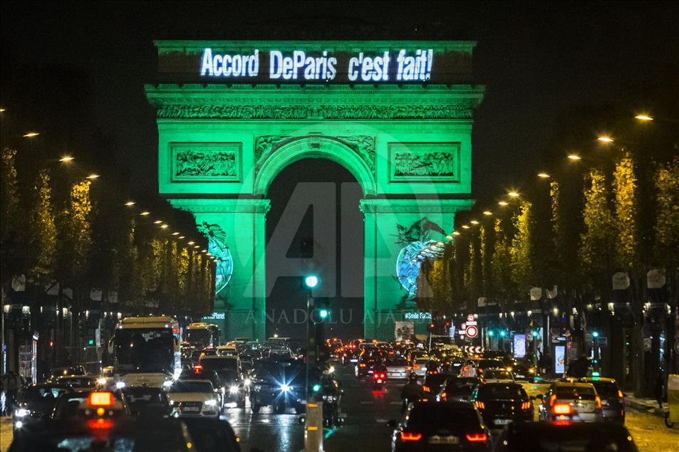 Paris yeşile büründü