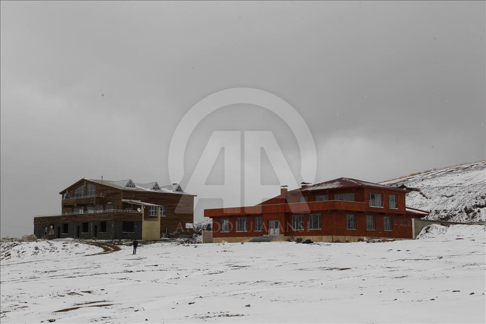 Hakkari'deki kayak merkezleri sezona hazırlanıyor