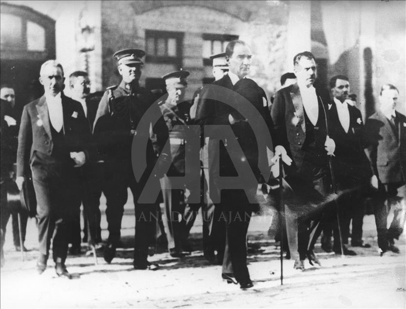 Büyük Önder Atatürk'ü anıyoruz