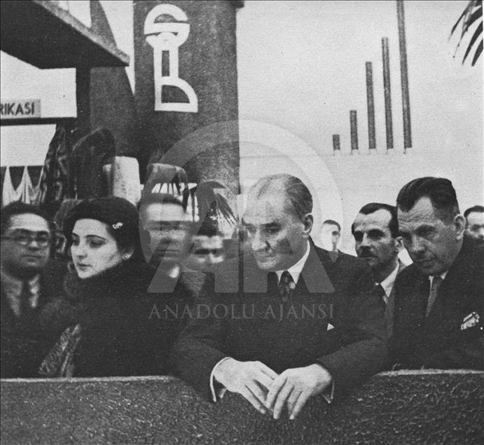 Büyük Önder Atatürk'ü anıyoruz