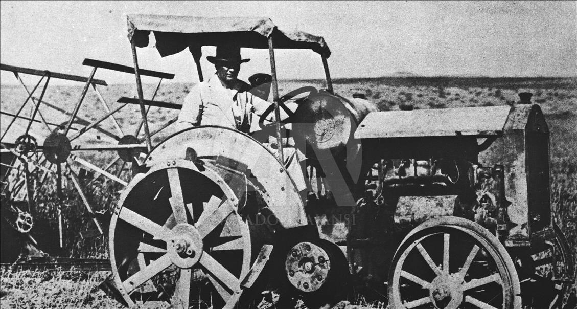 Büyük Önder Atatürk'ü anıyoruz