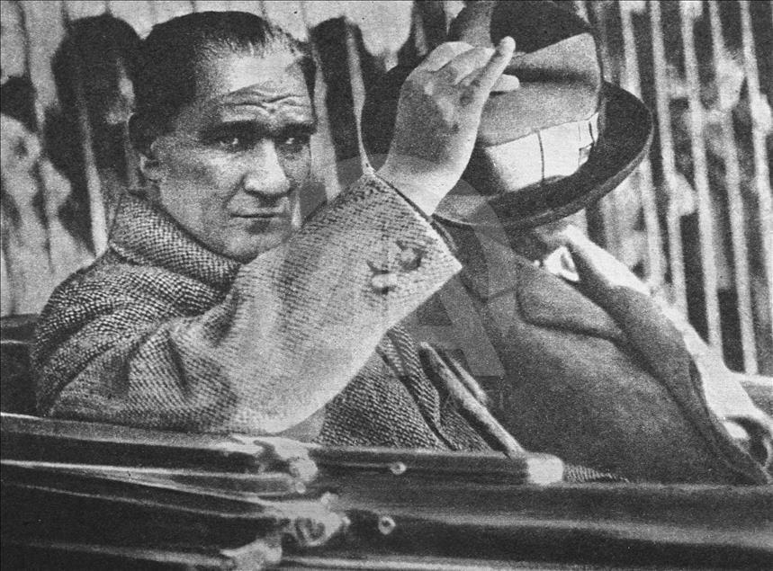 Büyük Önder Atatürk'ü anıyoruz