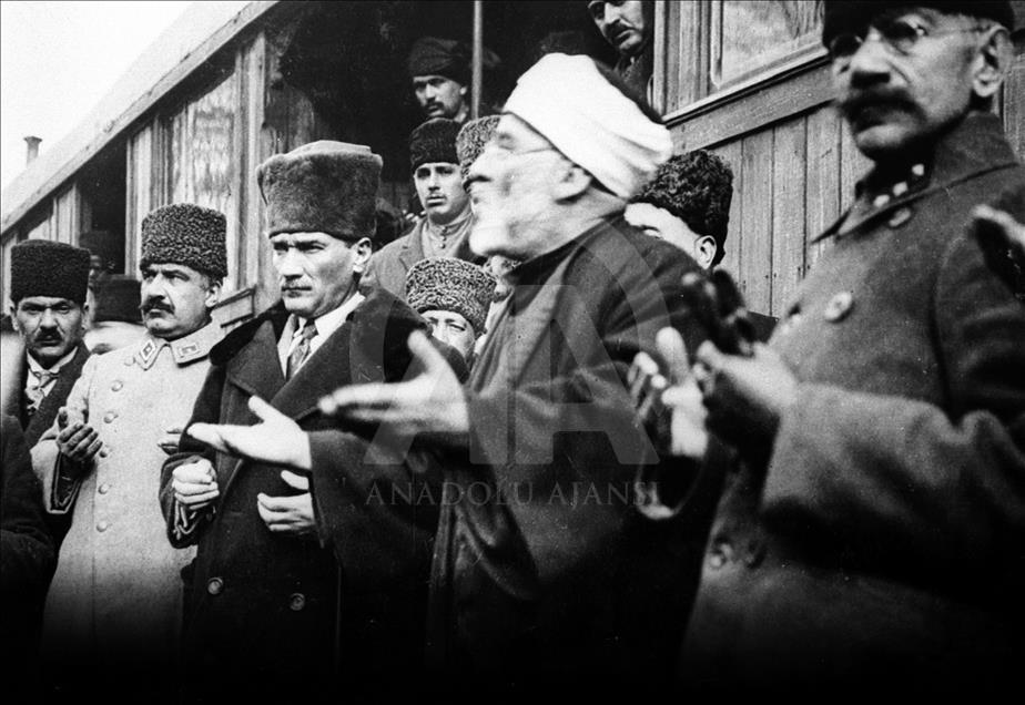 Büyük Önder Atatürk'ü anıyoruz