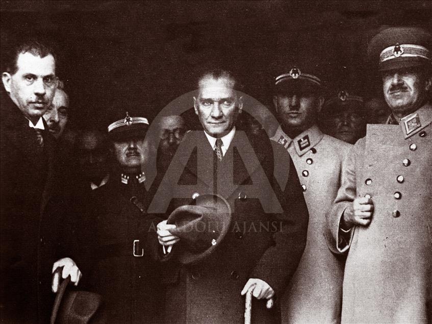 Büyük Önder Atatürk'ü anıyoruz