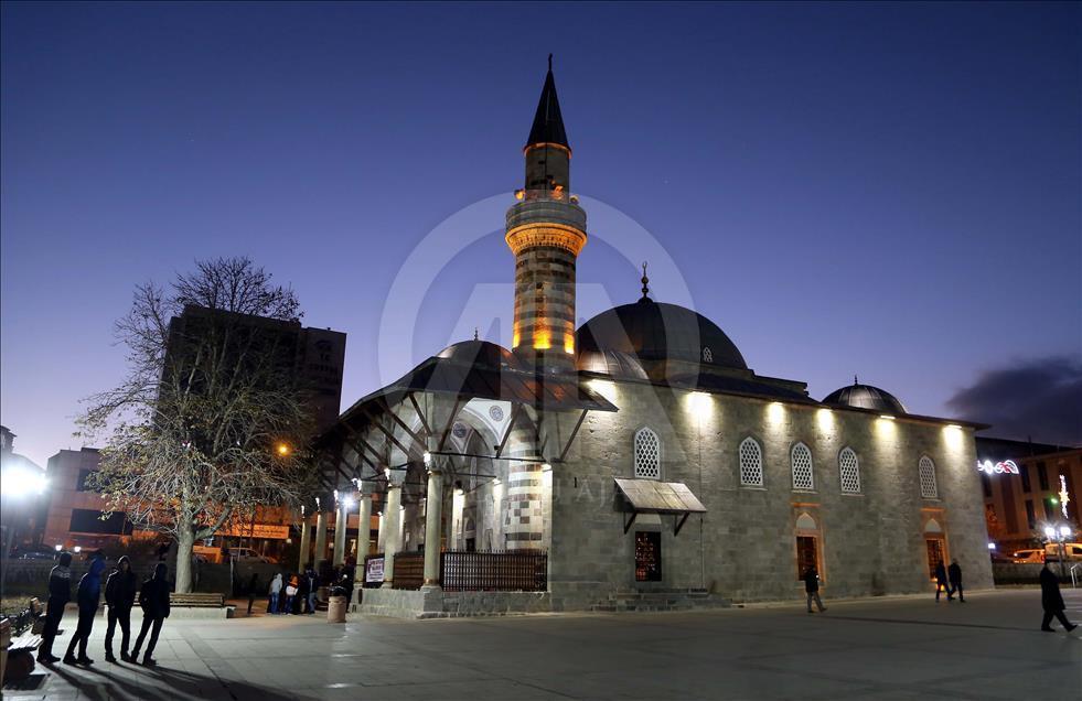 Erzurum'da binler tarihine yürüdü