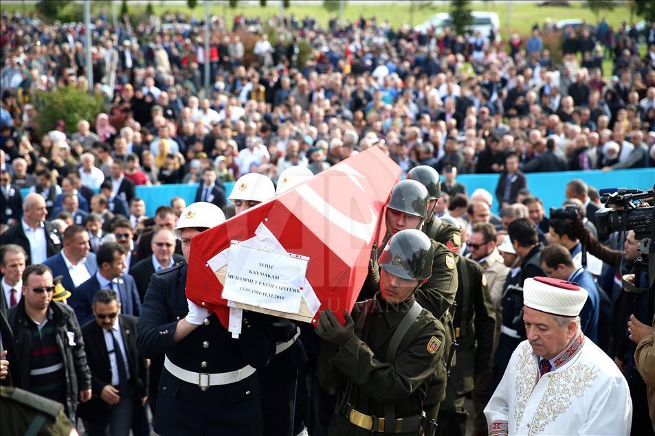 Şehit kaymakam son yolculuğuna uğurlanıyor