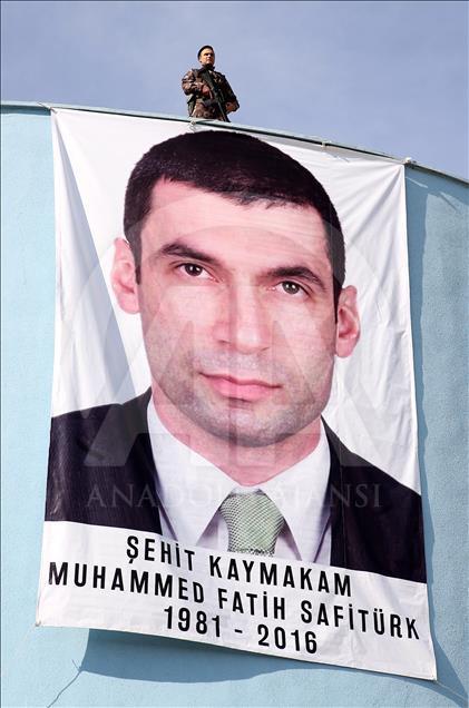 Şehit kaymakam son yolculuğuna uğurlanıyor