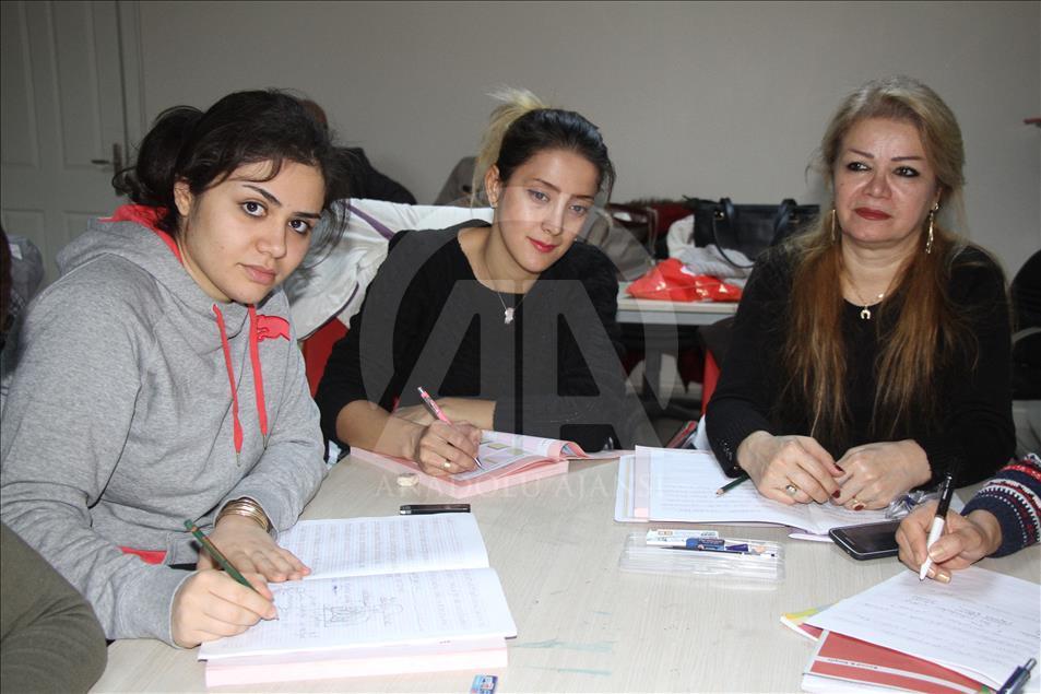 علاقه ایرانی‌ها به آموزش زبان ترکی در شهر وان