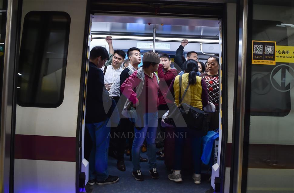 Çin metrosunda 'business class' uygulaması