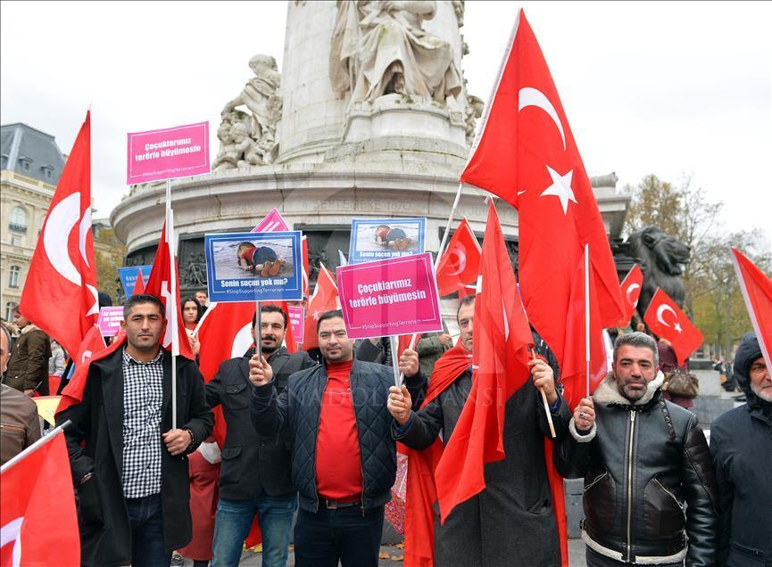 Paris'te "Teröre Lanet, Demokrasiye Davet" mitingi