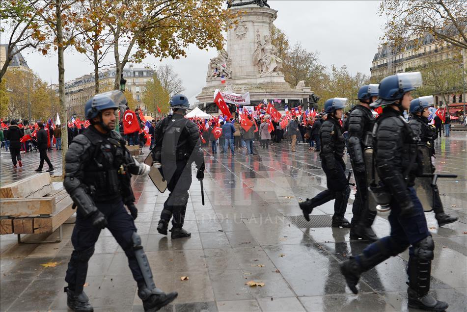 Paris'te "Teröre Lanet, Demokrasiye Davet" mitingi