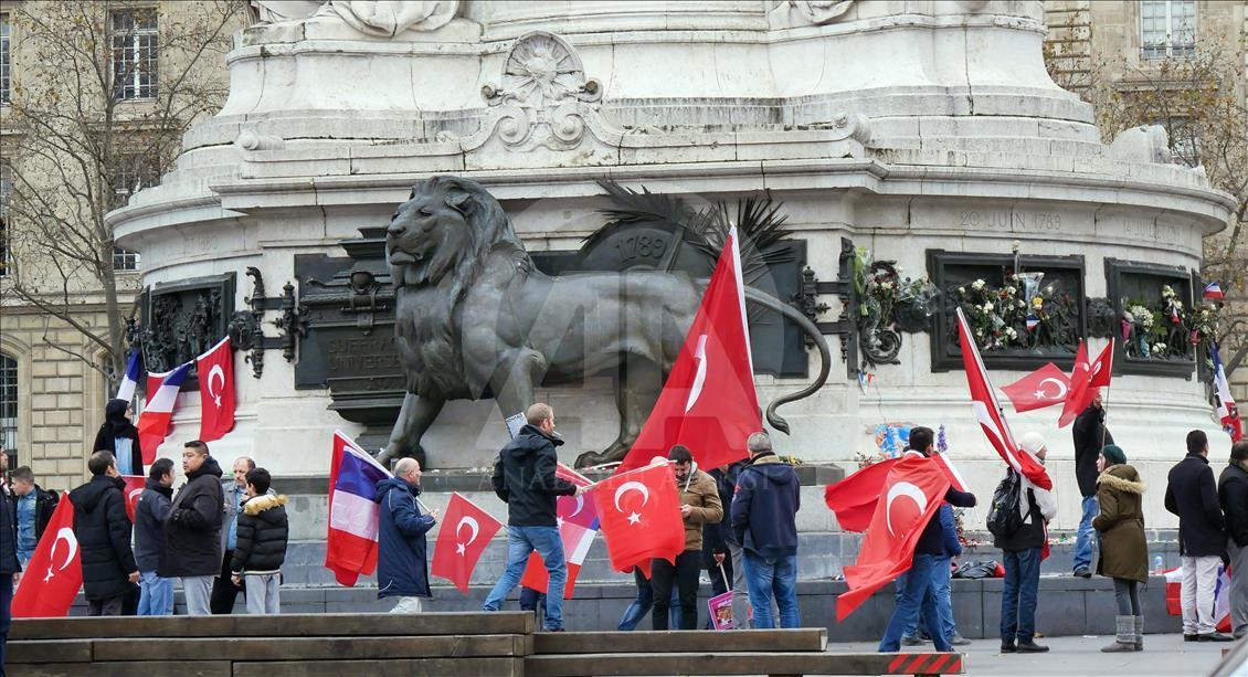Paris'te "Teröre Lanet, Demokrasiye Davet" mitingi