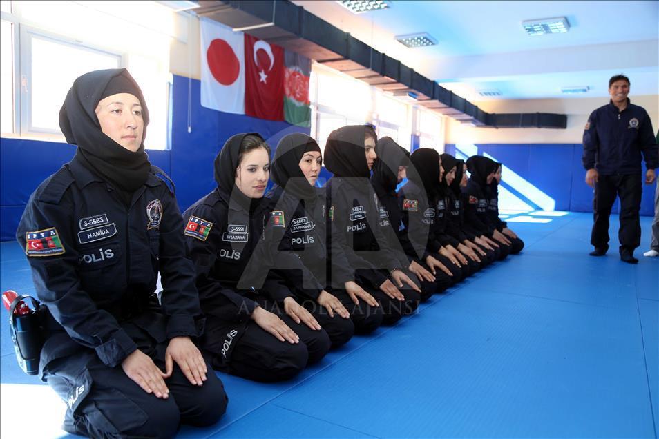 Afgan kadınına Sivas'ta polislik eğitimi