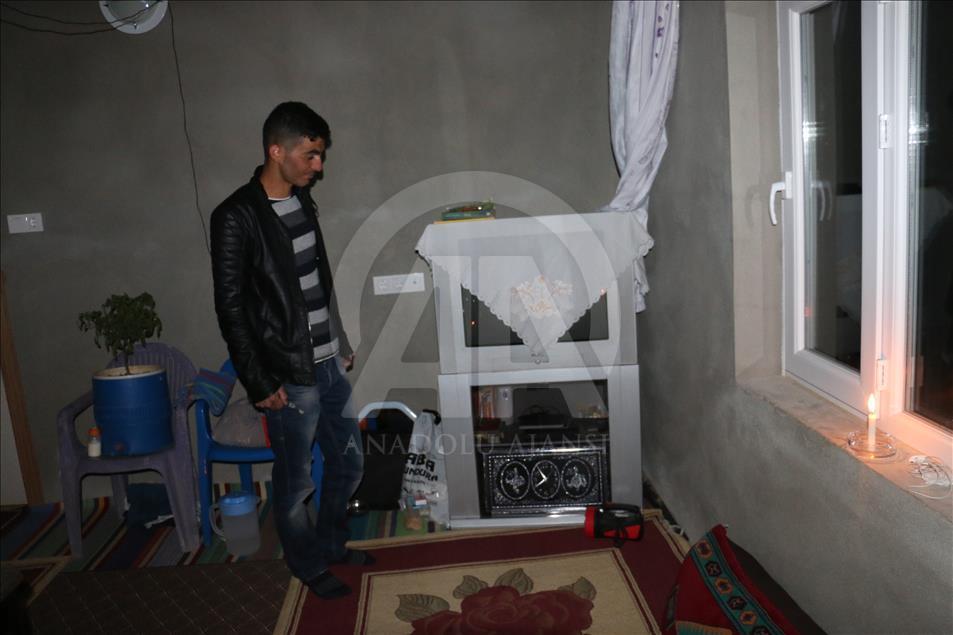 Adıyamanlı Süt ailesinin mum ışığında zorlu yaşamı