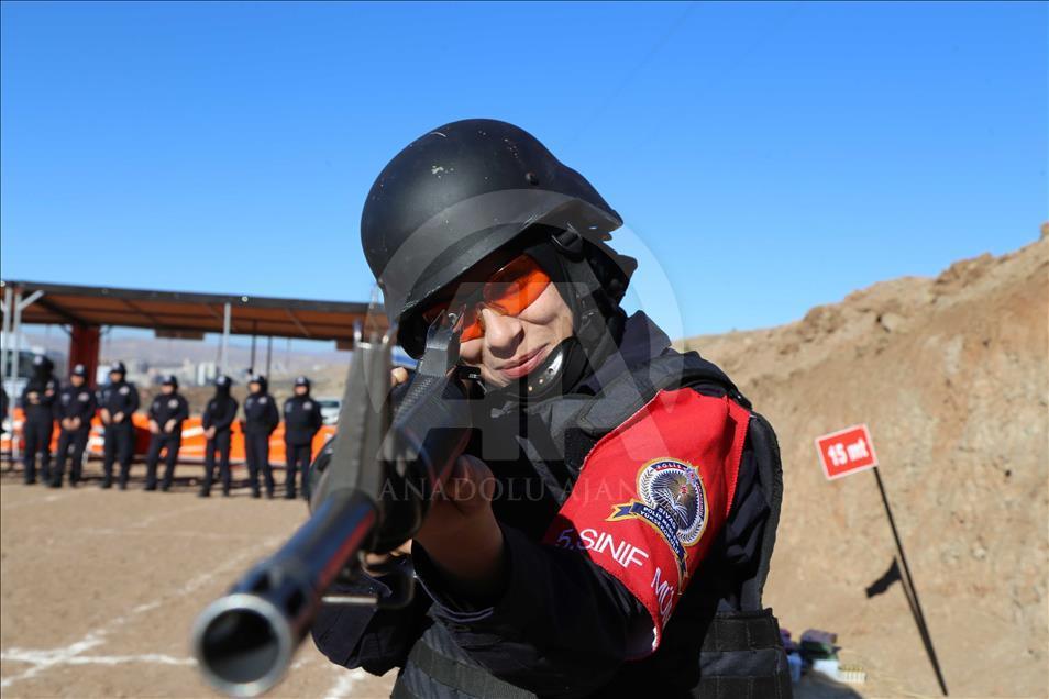 Afgan kadınına Sivas'ta polislik eğitimi