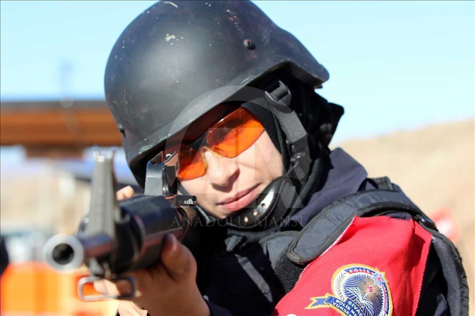 Afgan kadınına Sivas'ta polislik eğitimi