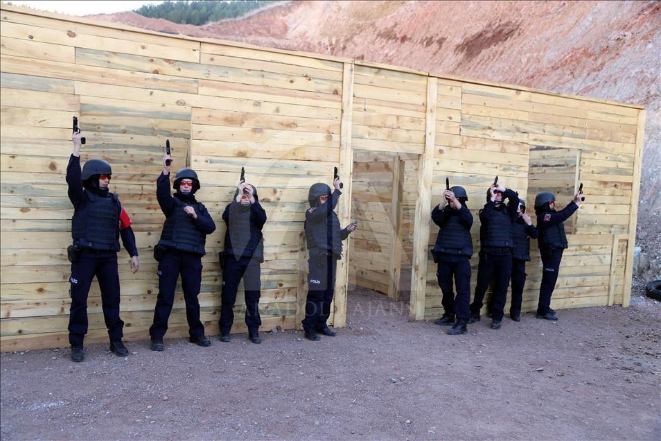 Afgan kadınına Sivas'ta polislik eğitimi
