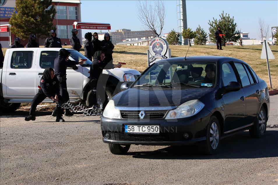 Afgan kadınına Sivas'ta polislik eğitimi