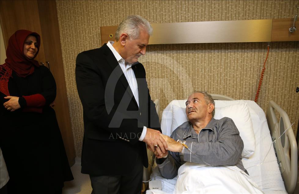 بازدید نخست‌وزیر ترکیه از بیمارستانی در استانبول