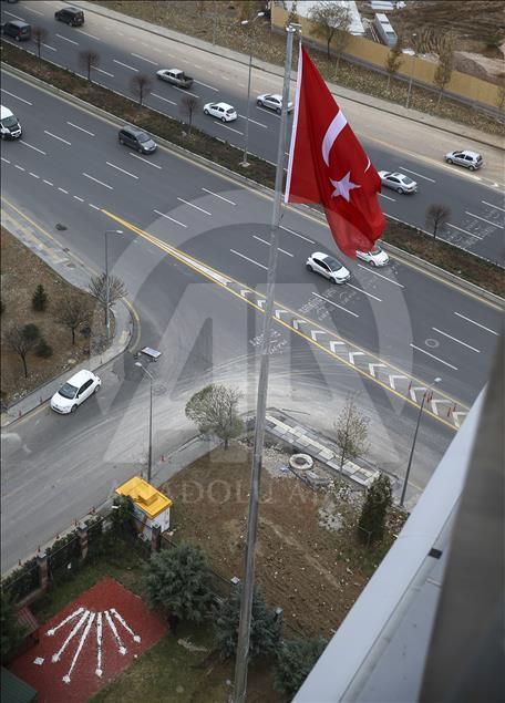 CHP Genel Merkezi'ne dev Türk bayrağı