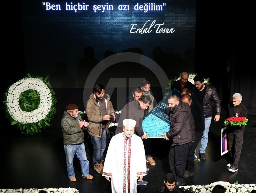 Sanatçı Erdal Tosun son yolculuğuna uğurlanıyor