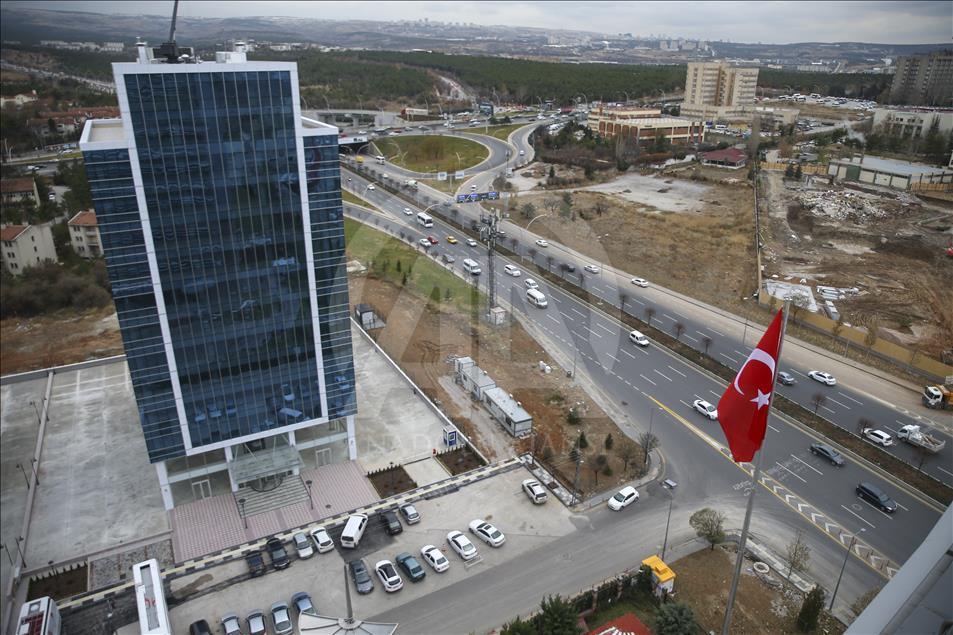 CHP Genel Merkezi'ne dev Türk bayrağı