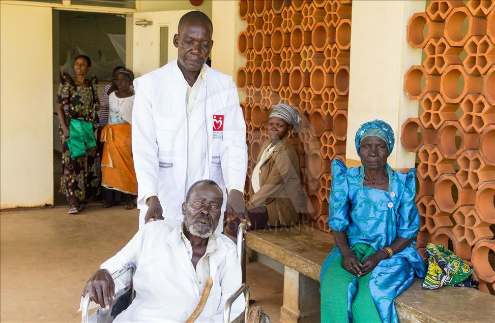 Ugandalı çift yıllar sonra yeniden görmeye başladı