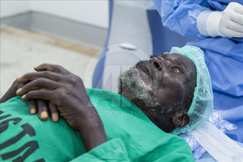 Ugandalı çift yıllar sonra yeniden görmeye başladı