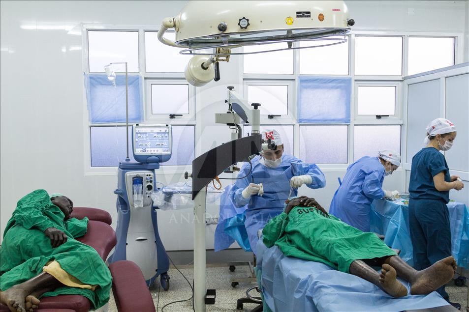 Ugandalı çift yıllar sonra yeniden görmeye başladı