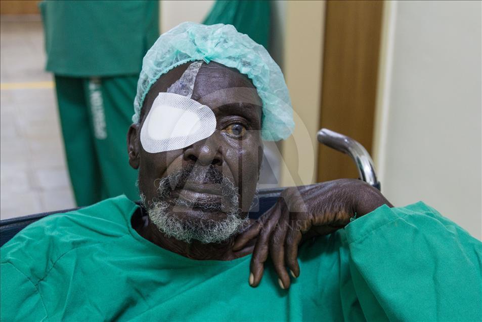 Ugandalı çift yıllar sonra yeniden görmeye başladı