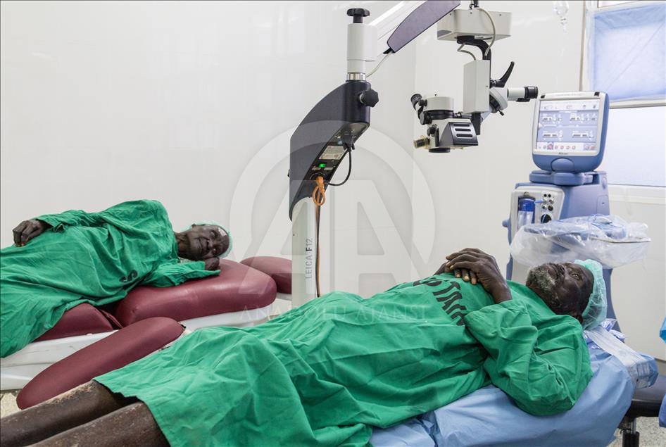 Ugandalı çift yıllar sonra yeniden görmeye başladı