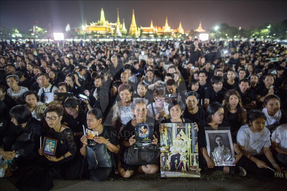 Kral Bhumibol Adulyadej Tayland'da anıldı 