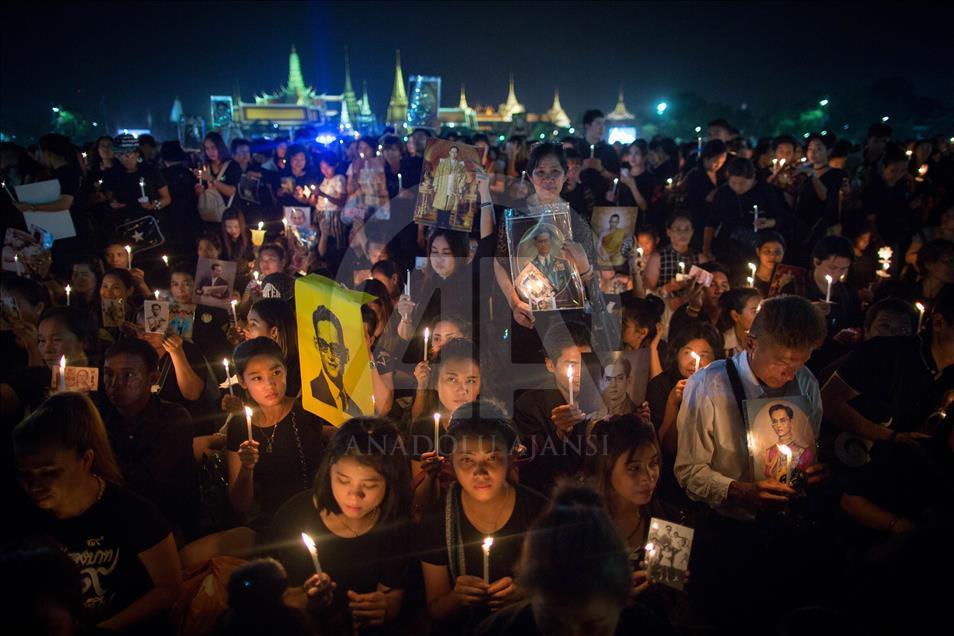 Kral Bhumibol Adulyadej Tayland'da anıldı 
