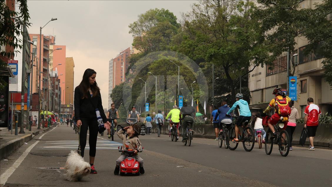 Kolumbi, çiklistët shijojnë ditën pa makina në trafik
