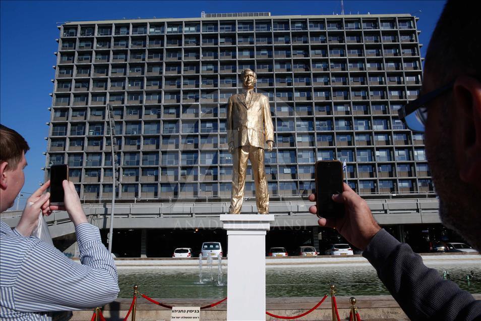 Tel Aviv'deki izinsiz Netanyahu heykeli kaldırıldı