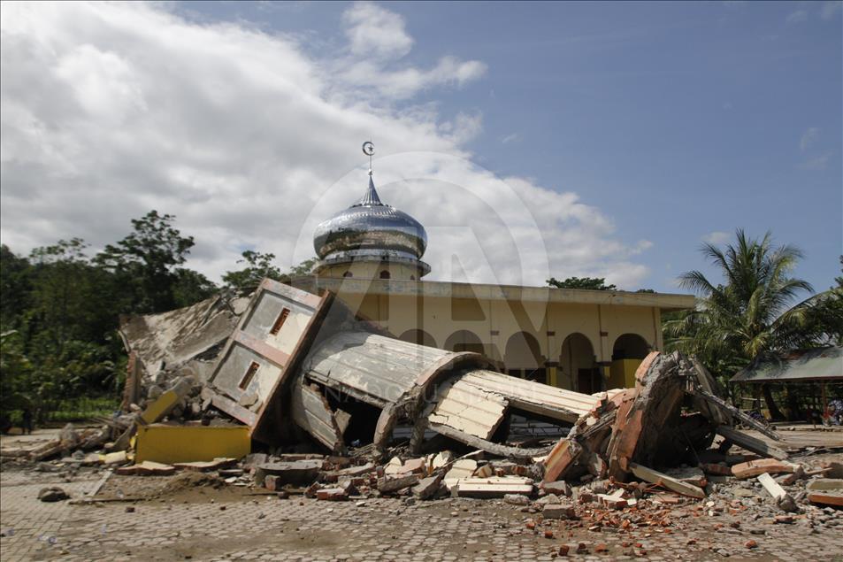 Aftermath of earthquake In Aceh