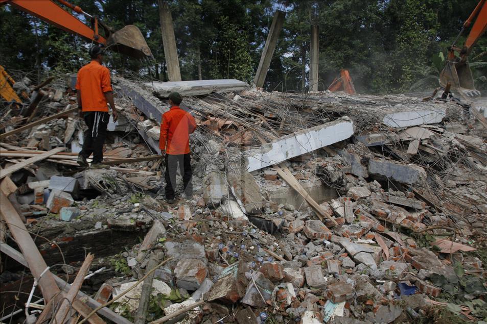 Aftermath of earthquake In Aceh