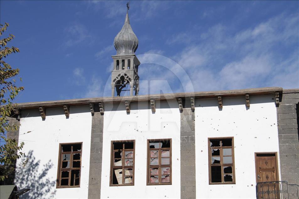 Teröristlerin tahrip ettiği kiliseler restore ediliyor