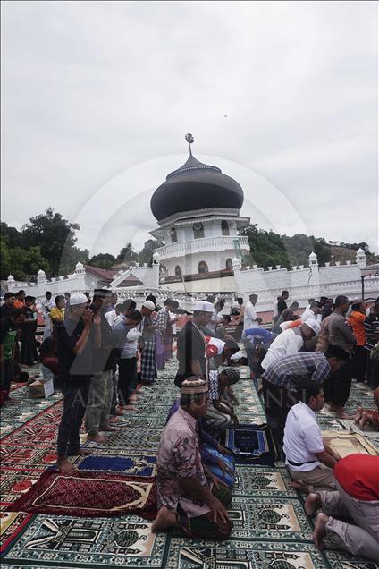 Indonesian President visits Aceh earthquake survivors