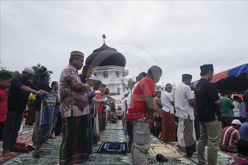 Indonesian President visits Aceh earthquake survivors