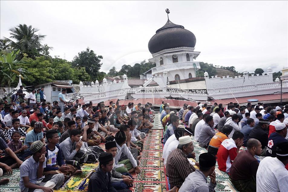 Indonesian President visits Aceh earthquake survivors